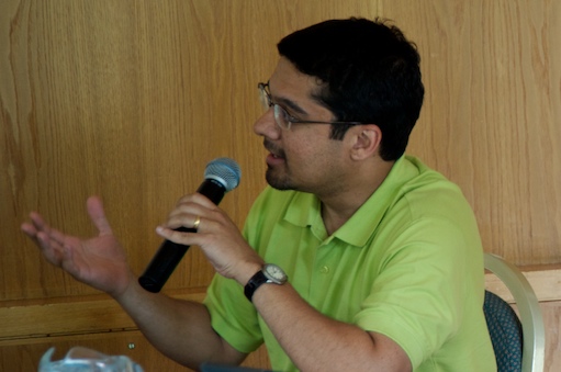 Photo credit: Julia Vitullo-Martin; Description: Shankar Vedantam 